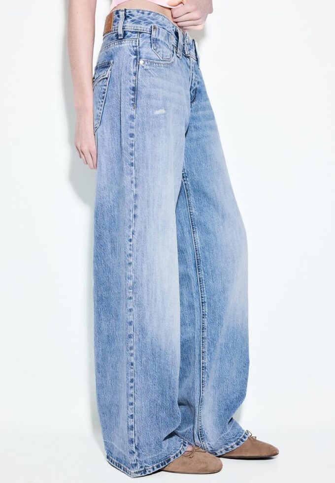 Blugi cu talie joasă și Wide Leg, cu nasture cu bijuterie Blugi cu talie joasă și Wide Leg, cu nasture cu bijuterie