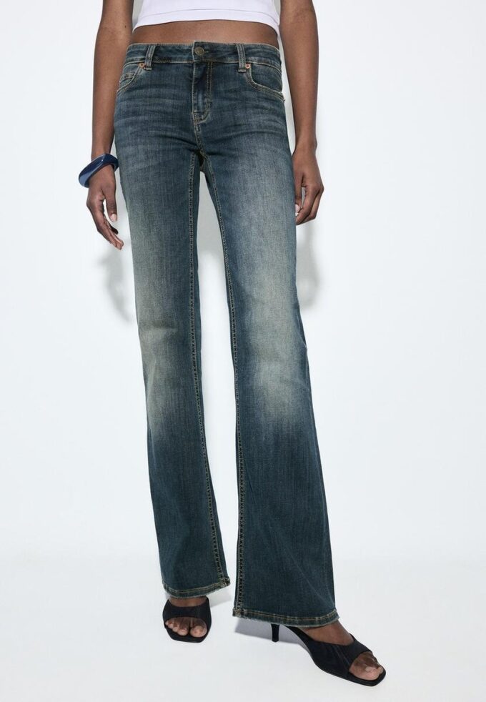 Blugi D67 Slim Fit Boot-Cut Blugi D67 Slim Fit Boot-Cut