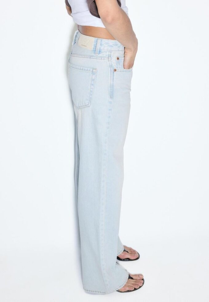 Blugi D92 cu croi drept și Wide Leg Blugi D92 cu croi drept și Wide Leg