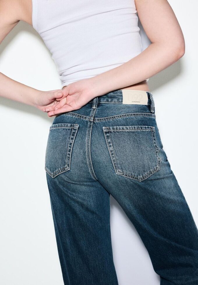Blugi D92 cu croi drept și Wide Leg Blugi D92 cu croi drept și Wide Leg