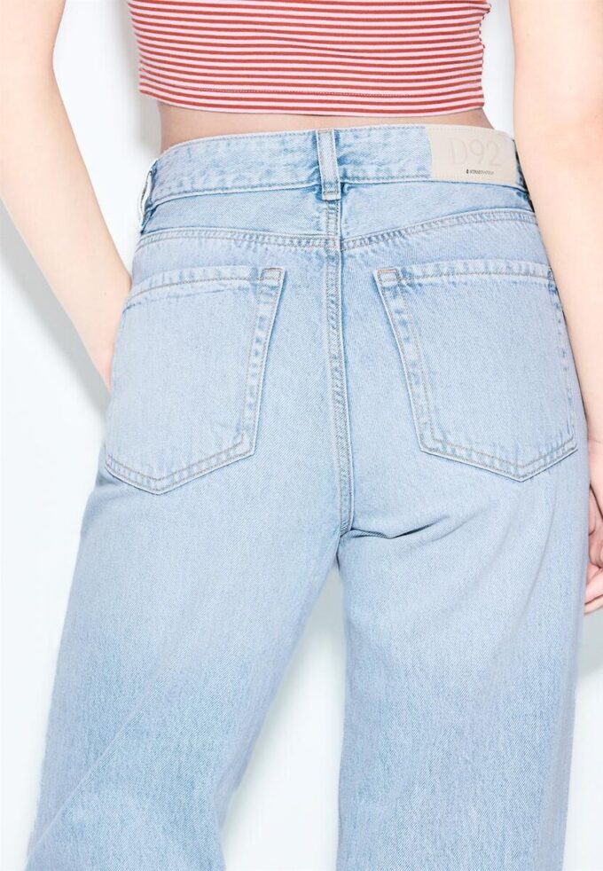 Blugi D92 cu croi drept și Wide Leg Blugi D92 cu croi drept și Wide Leg