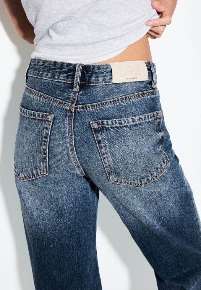Blugi D92 cu croi drept și Wide Leg Blugi D92 cu croi drept și Wide Leg