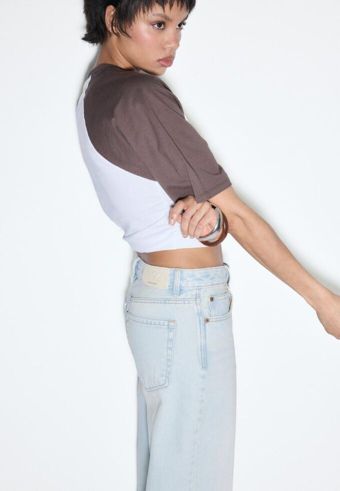 Blugi D92 cu croi drept și Wide Leg Blugi D92 cu croi drept și Wide Leg