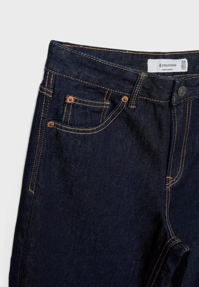 Blugi D92 cu croi drept și Wide Leg Blugi D92 cu croi drept și Wide Leg