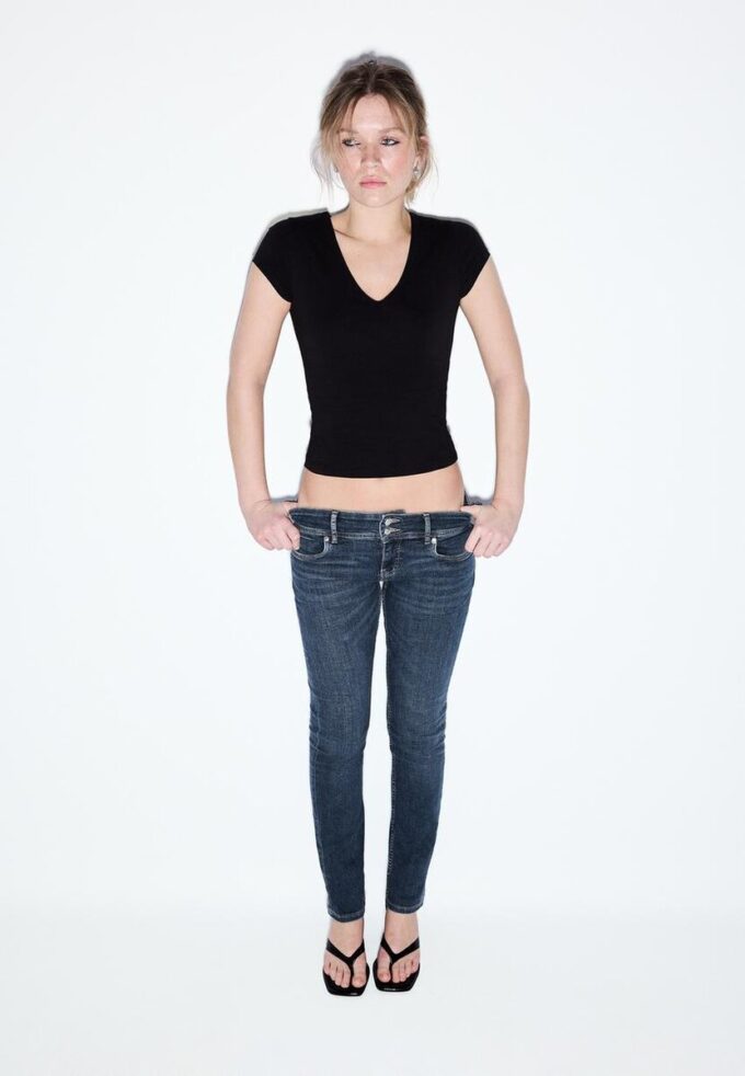 Blugi slim fit cu talie joasă Blugi slim fit cu talie joasă