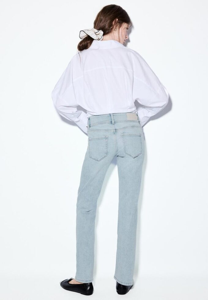 Blugi slim fit cu talie joasă Blugi slim fit cu talie joasă