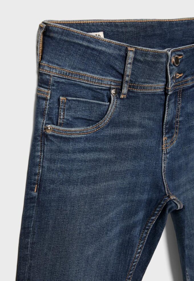 Blugi slim fit cu talie joasă Blugi slim fit cu talie joasă