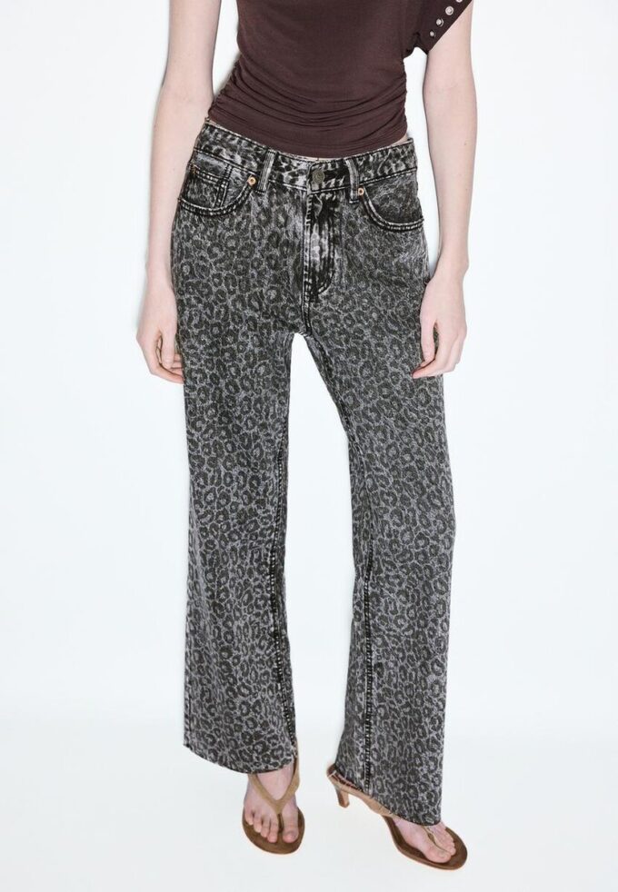 Blugi Wide Leg cu croi larg și imprimeu leopard Blugi Wide Leg cu croi larg și imprimeu leopard
