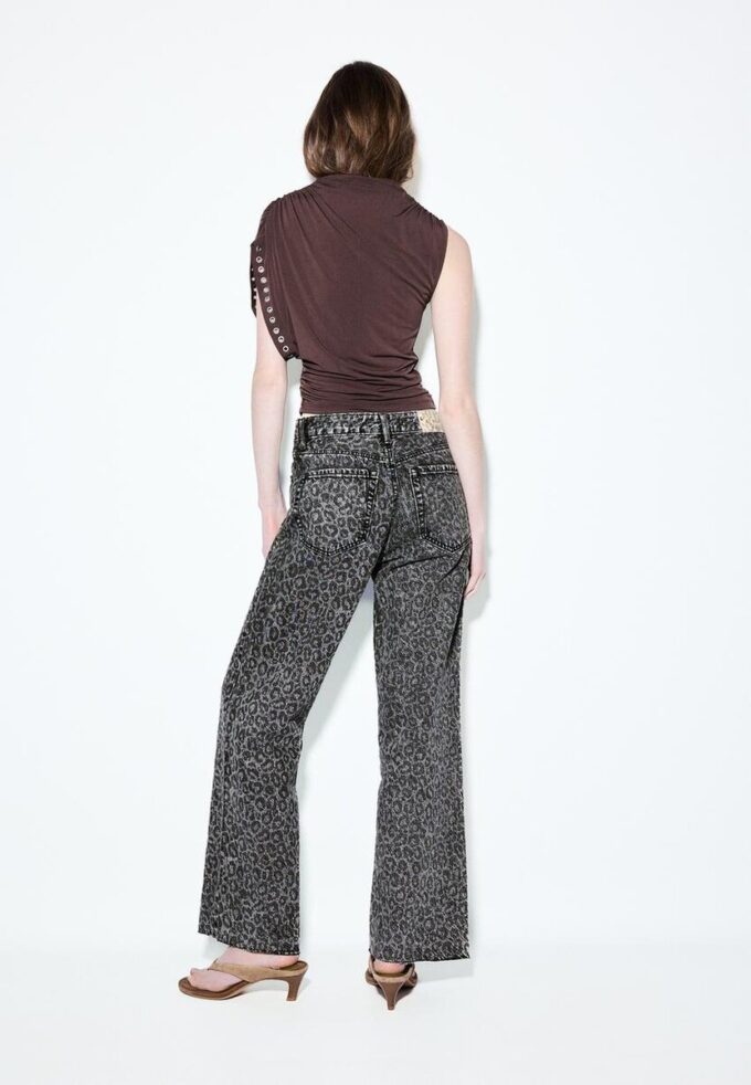 Blugi Wide Leg cu croi larg și imprimeu leopard Blugi Wide Leg cu croi larg și imprimeu leopard