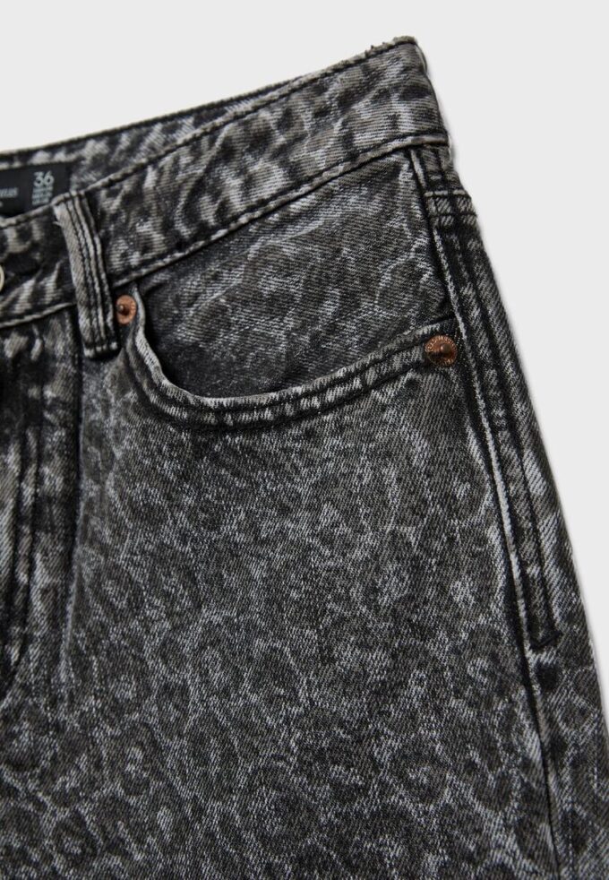 Blugi Wide Leg cu croi larg și imprimeu leopard Blugi Wide Leg cu croi larg și imprimeu leopard