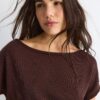 Bluză cu guler barcă din tricot rustic Bluză cu guler barcă din tricot rustic
