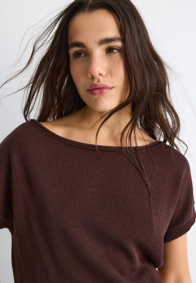 Bluză cu guler barcă din tricot rustic Bluză cu guler barcă din tricot rustic