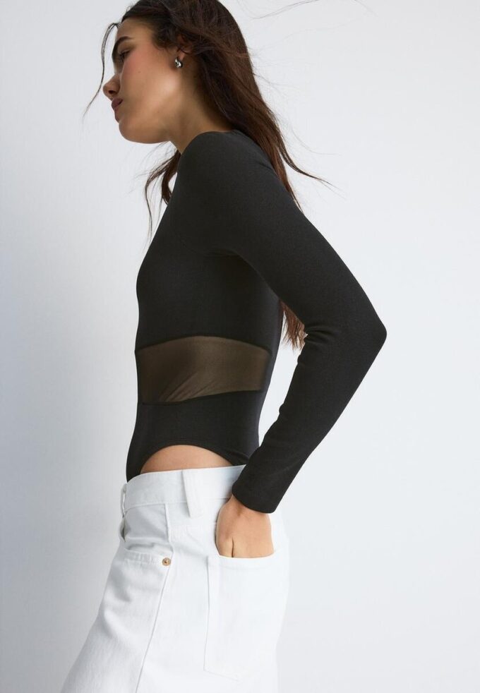 Body asimetric cu detalii transparente Body asimetric cu detalii transparente