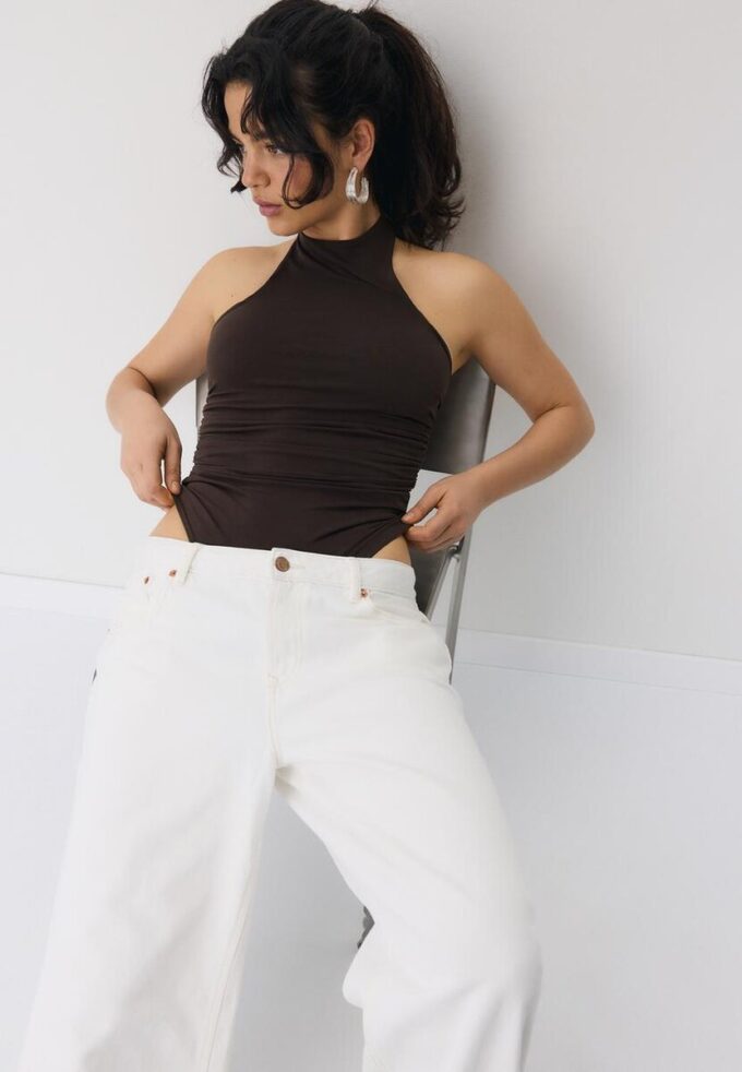 Body cu gât halter Body cu gât halter