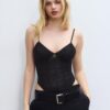 Body din dantelă cu bretele Body din dantelă cu bretele