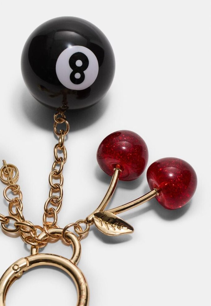 Breloc cu talisman numărul 8