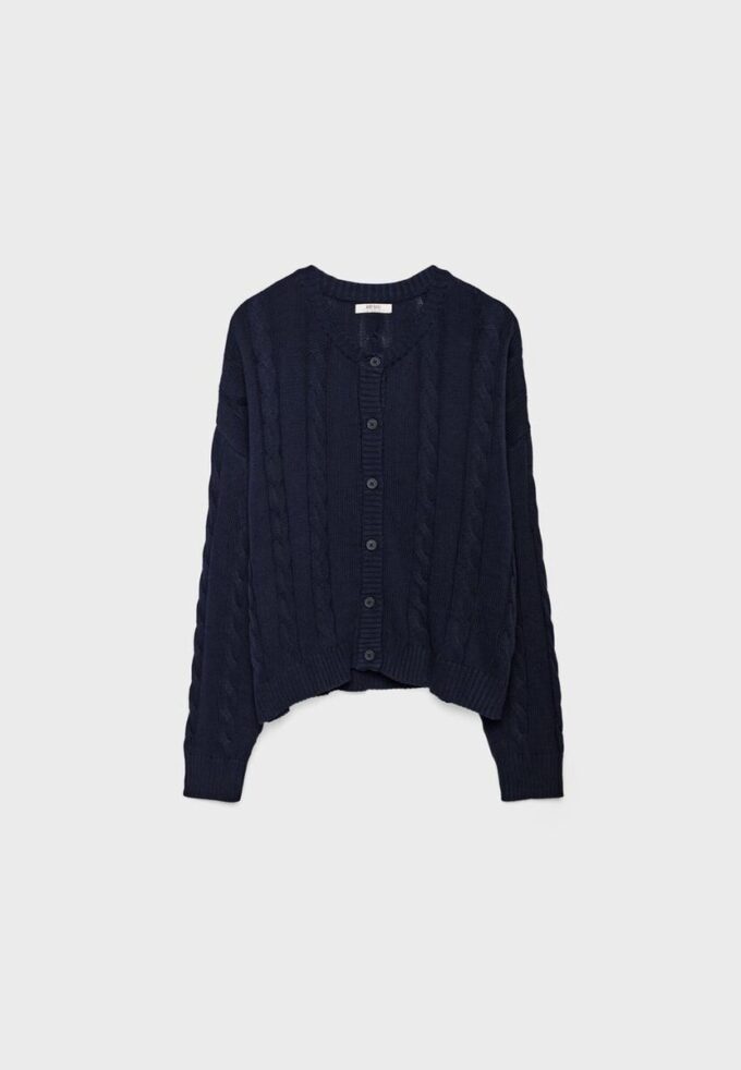 Cardigan cu nasturi, tricotat în stil „cable” Cardigan cu nasturi, tricotat în stil „cable”