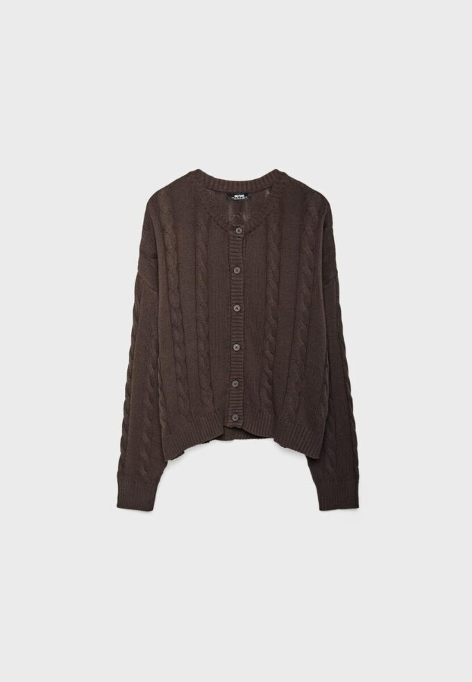 Cardigan cu nasturi, tricotat în stil „cable” Cardigan cu nasturi, tricotat în stil „cable”