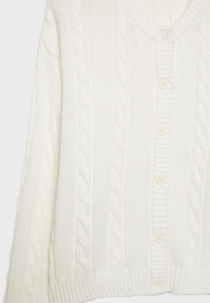 Cardigan cu nasturi, tricotat în stil „cable” Cardigan cu nasturi, tricotat în stil „cable”