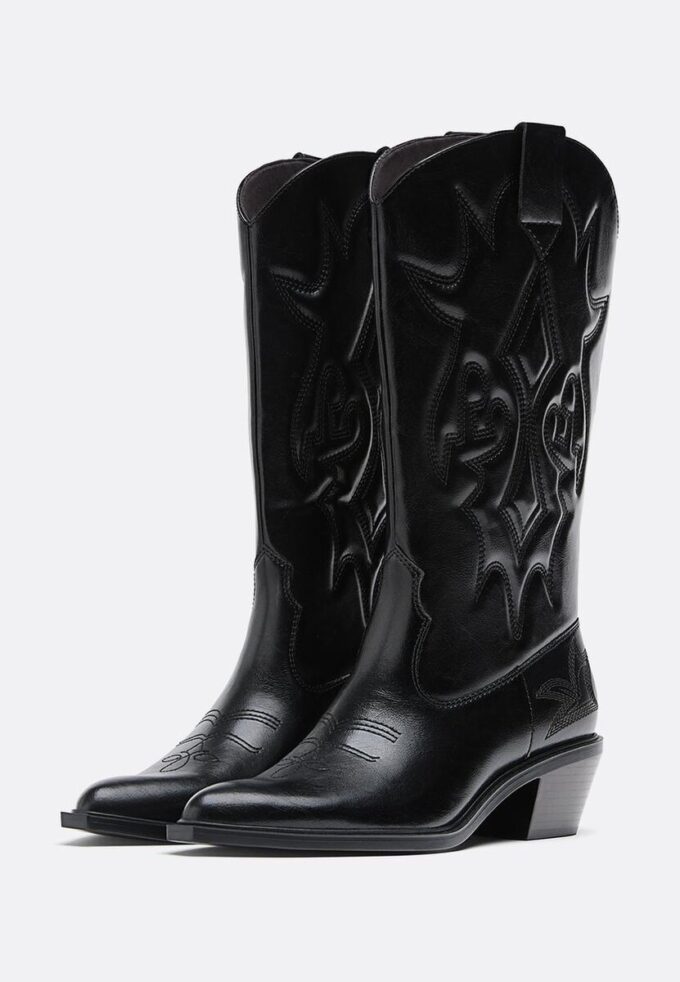 Cizme de cowboy cu toc Cizme de cowboy cu toc