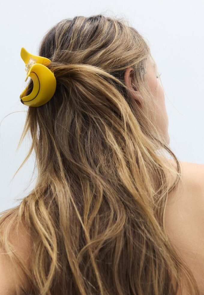 Clemă de păr în formă de banană