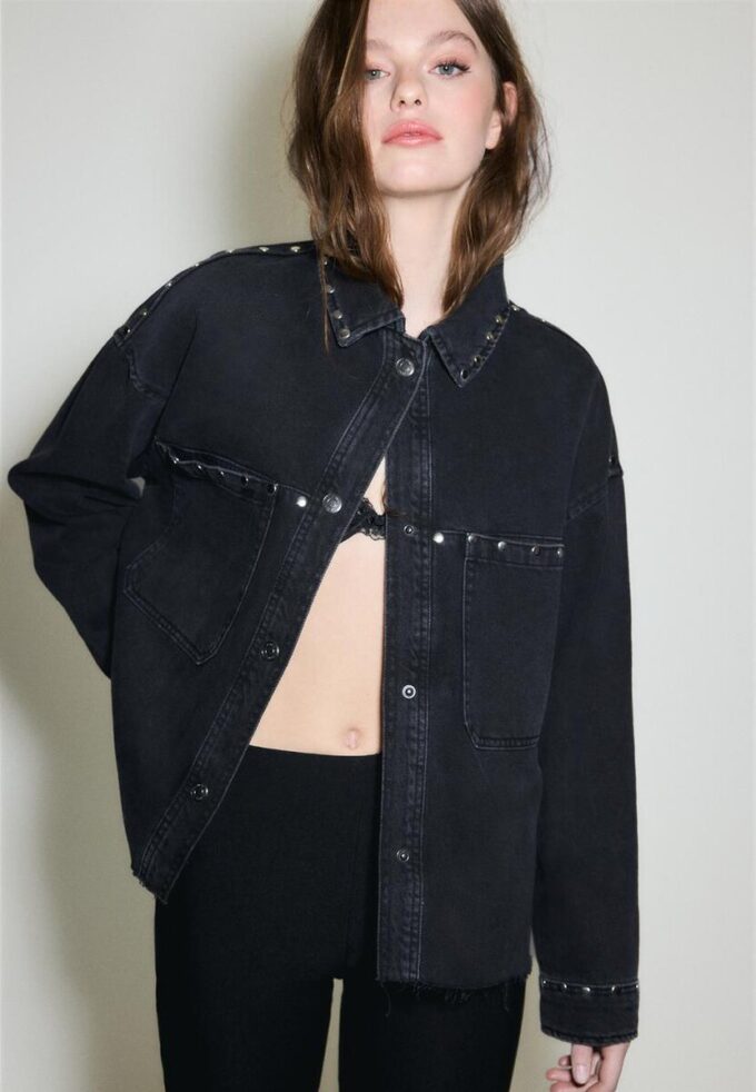 Cămașă scurtă din denim cu ținte Cămașă scurtă din denim cu ținte