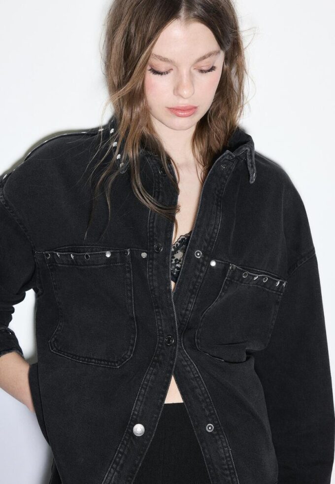 Cămașă scurtă din denim cu ținte Cămașă scurtă din denim cu ținte