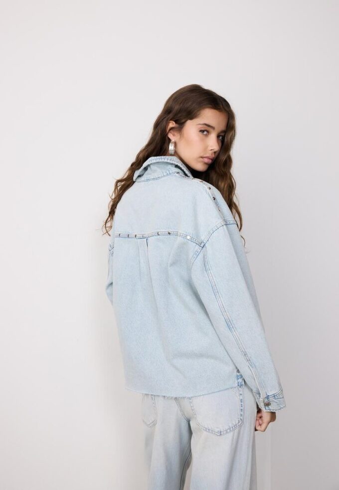 Cămașă scurtă din denim cu ținte Cămașă scurtă din denim cu ținte