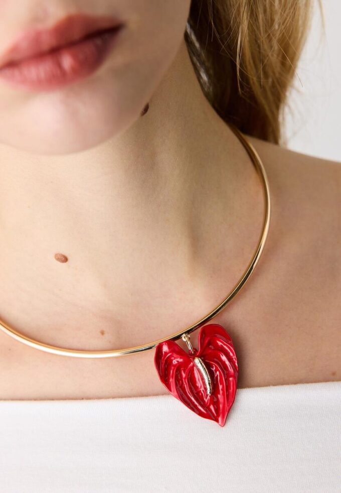 Colier tip choker cu flori de cham