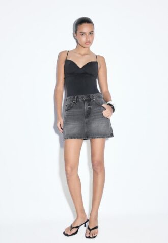 D60 Fustă mini din denim de articole de bază