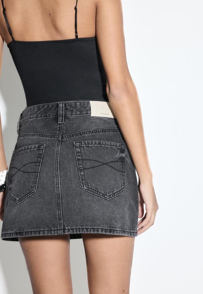 D60 Fustă mini din denim de articole de bază D60 Fustă mini din denim de articole de bază