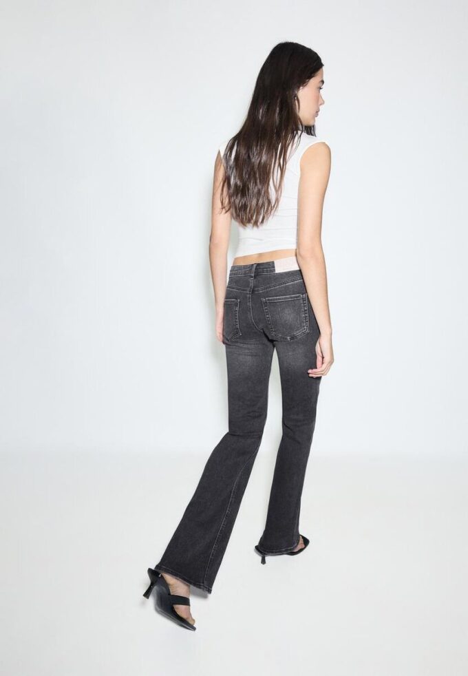 D67 Blugi slim bootcut D67 Blugi slim bootcut