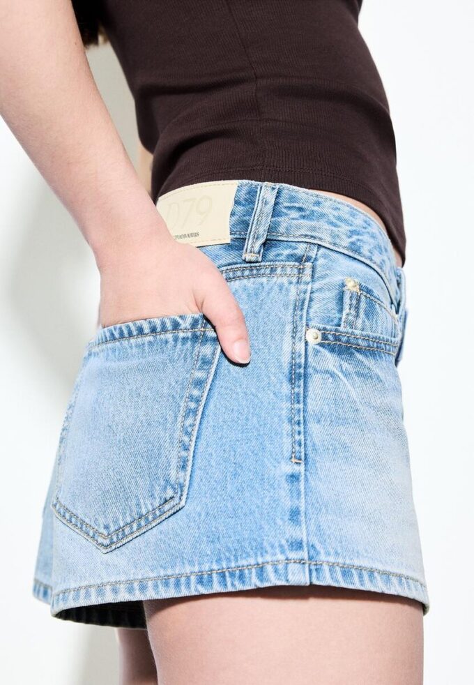 D79 Pantaloni scurți cu talie joasă D79 Pantaloni scurți cu talie joasă