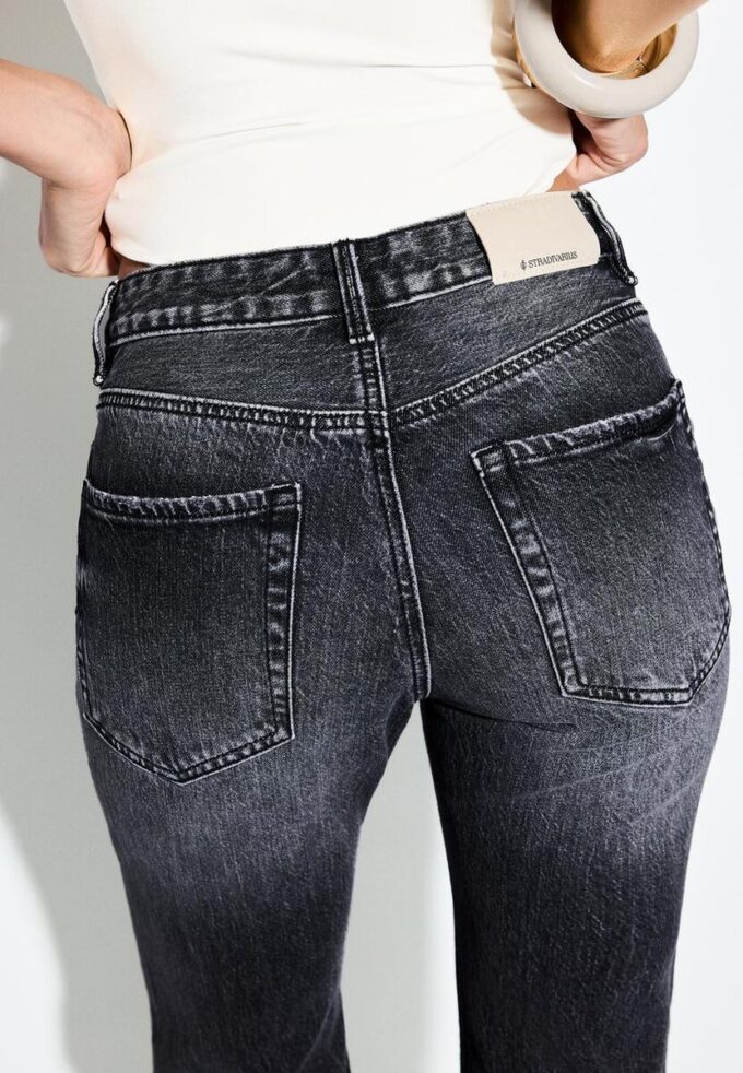 D98 Blugi cu croi drept D98 Blugi cu croi drept