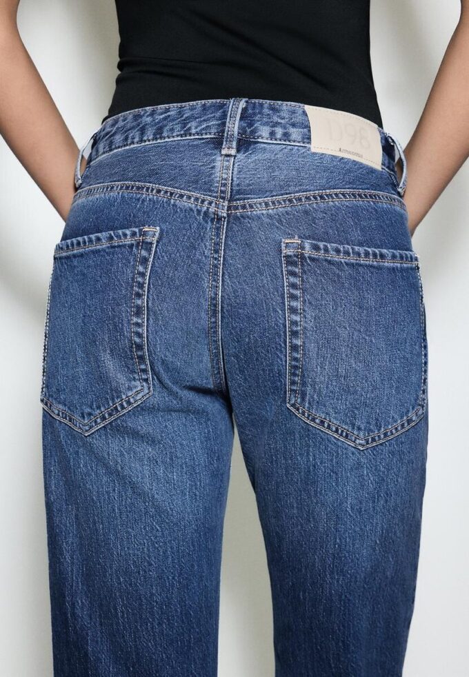 D98 Blugi cu croi drept D98 Blugi cu croi drept