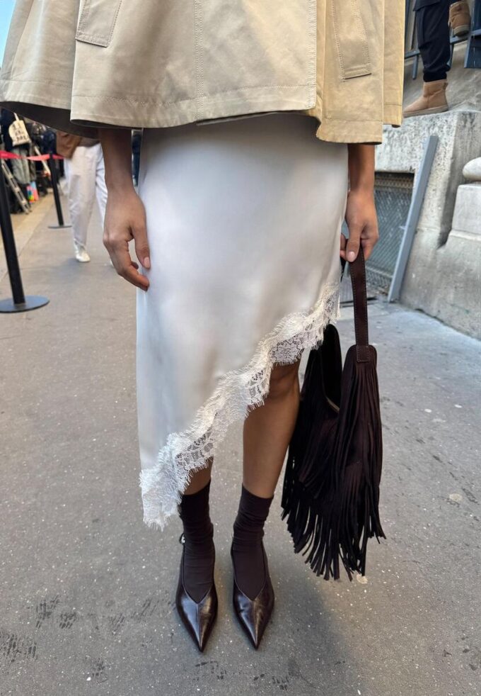 Fustă asimetrică din satin Fustă asimetrică din satin