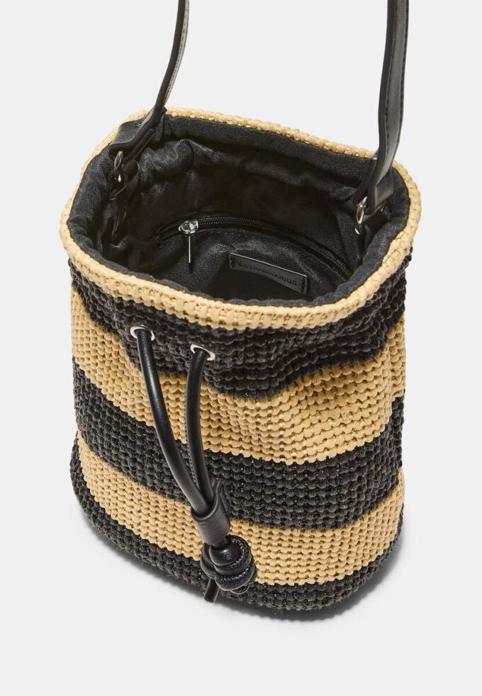 Geantă crossbody croșetată în culori contrastante Geantă crossbody croșetată în culori contrastante