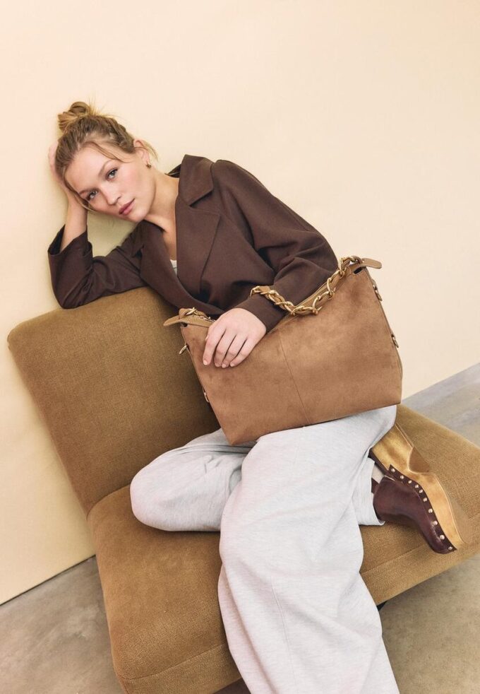 Geantă crossbody cu detaliu lanț Geantă crossbody cu detaliu lanț