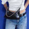 Geantă crossbody cu lanțuri
