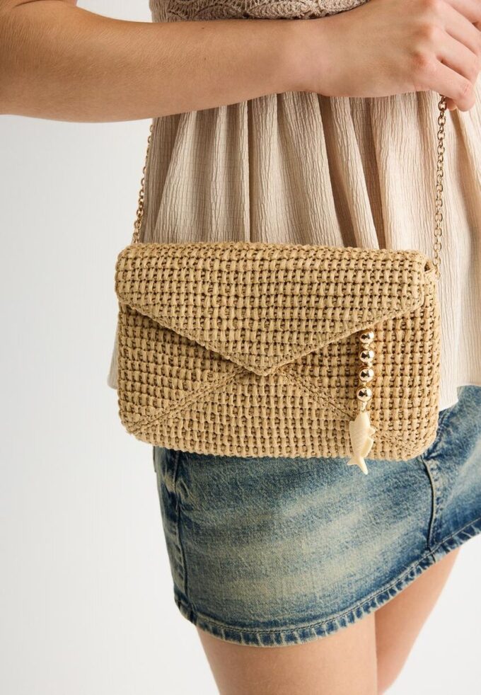 Geantă crossbody tip plic cu efect de rafie Geantă crossbody tip plic cu efect de rafie