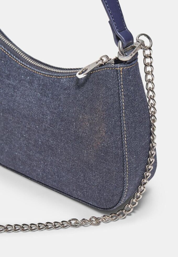 Geantă de umăr din denim în formă de semilună Geantă de umăr din denim în formă de semilună
