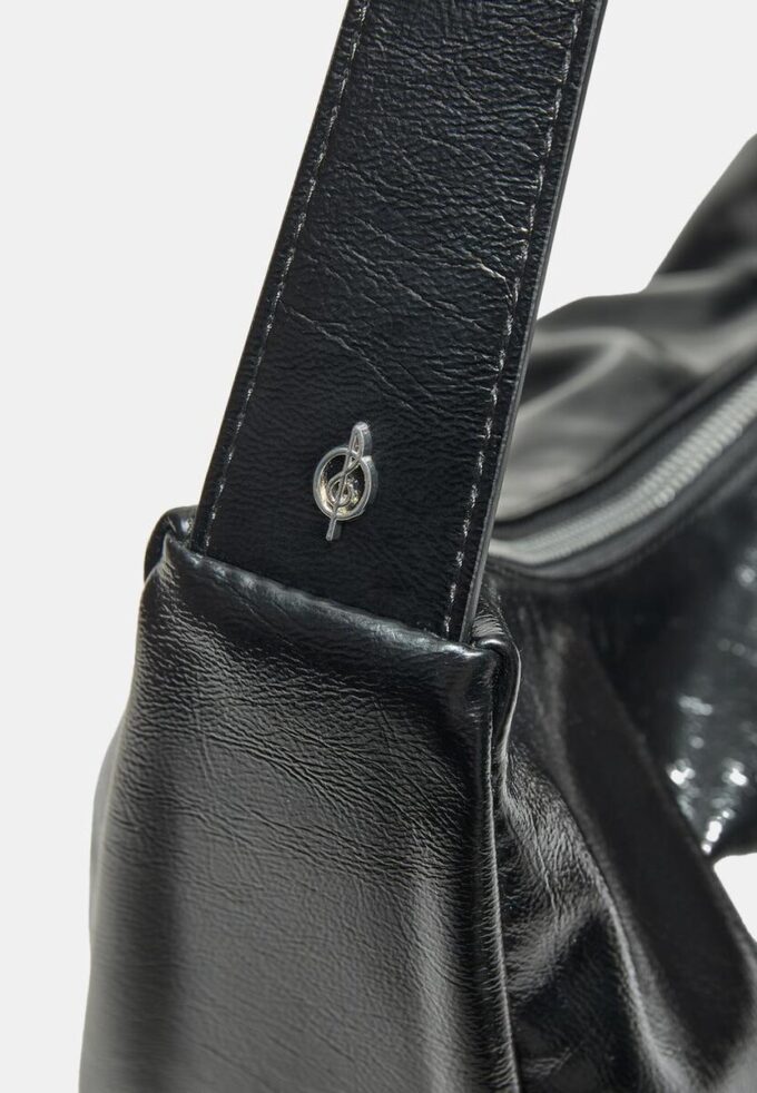 Geantă de umăr plisată strălucitoare