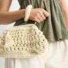 Geantă tip sac croșetată cu fir metalic Geantă tip sac croșetată cu fir metalic