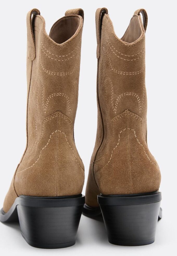 Ghete de cowboy din piele despicată