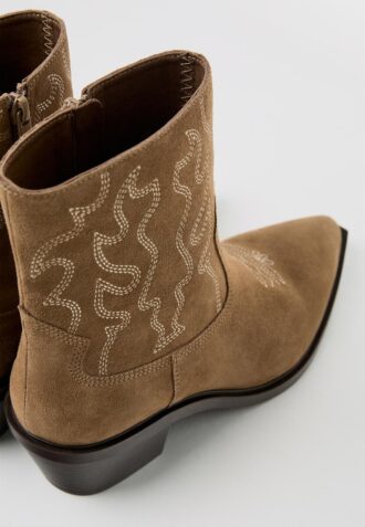 Ghete din piele cu toc cowboy