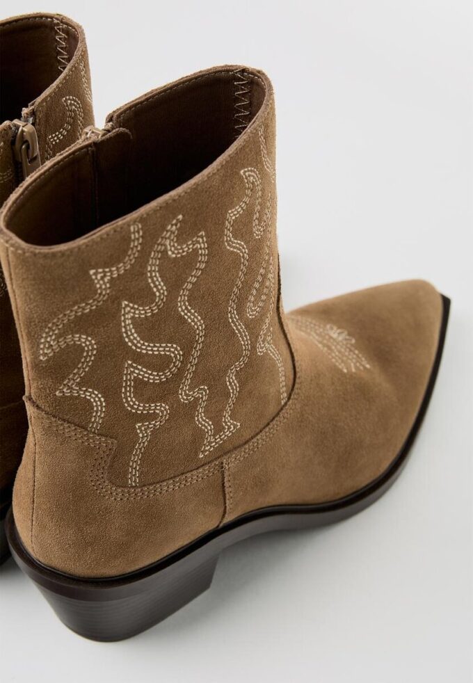 Ghete din piele cu toc cowboy