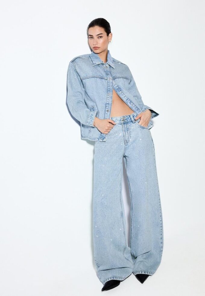 Jachetă din denim cu buzunare aplicate și strasuri Jachetă din denim cu buzunare aplicate și strasuri