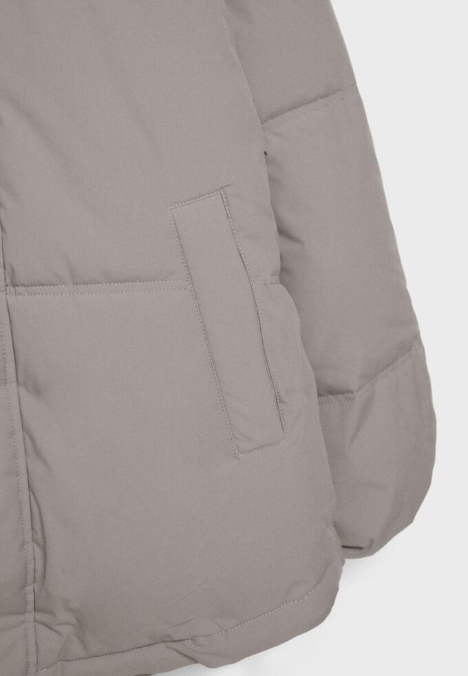 Jachetă matlasată oversize cu glugă Jachetă matlasată oversize cu glugă