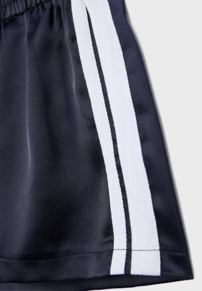 Mini-pantaloni scurți cu efect de satin Mini-pantaloni scurți cu efect de satin