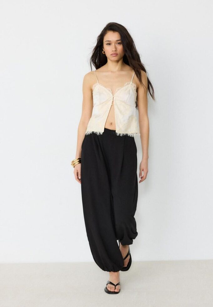 Pantaloni Balloon Fit, cu croială elegantă, largă